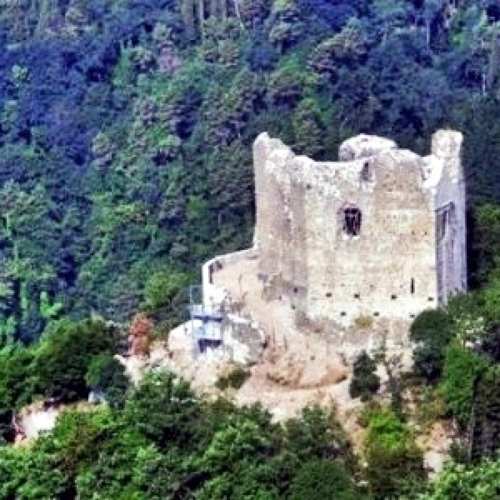 Cantagallo (PO)
Fortificazione del XII° secolo