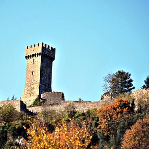 Contignano borgo castello