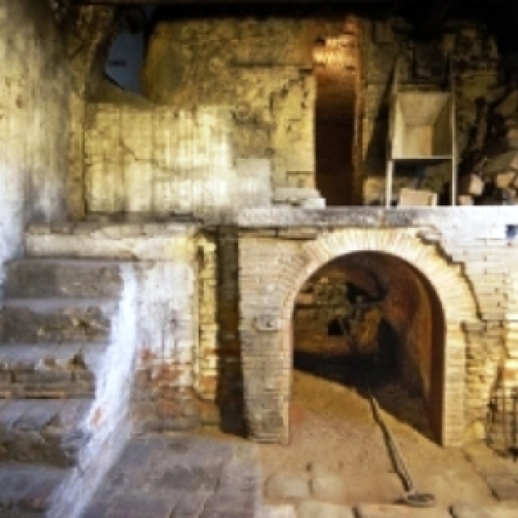 E' un’antica fornace per la lavorazione della terracotta.