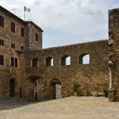 mura e porta di Montemerano Manciano